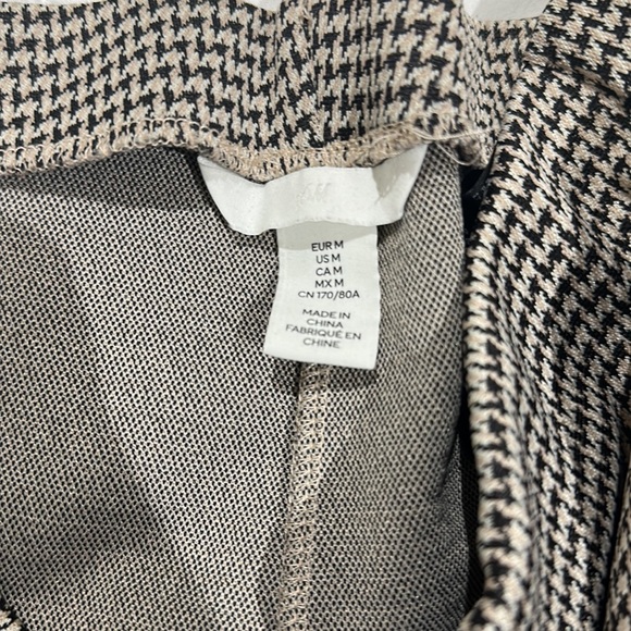 H&M Dress pants very comfy only worn a couple times Size M - Picture 2 of 2